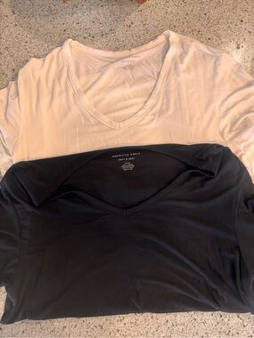 American Eagle Outfitters Two-Pack V-Neck Tees - White & Black (s)